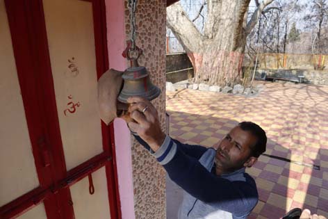 MUSLIM MAN SERVE FOR HINDU TEMPLE IN KASHMIR