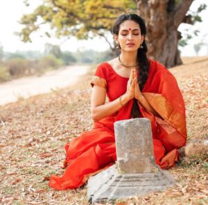 women in saree