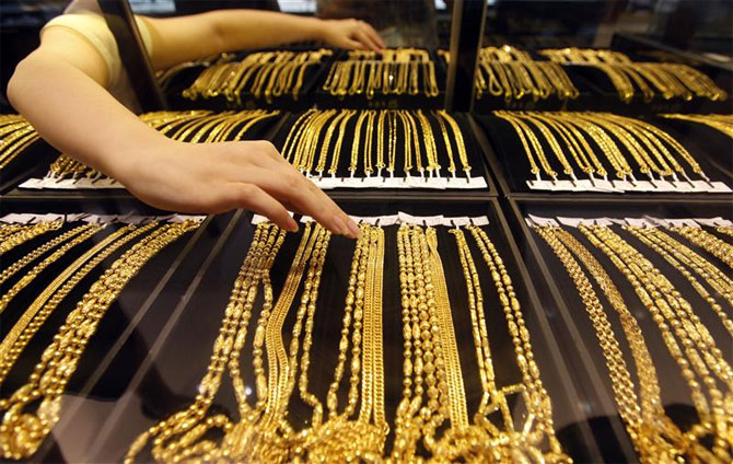 Gold price will touch lakhs